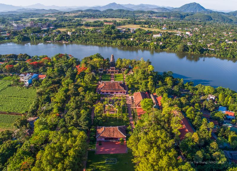 Toàn cảnh chùa Thiên Mụ