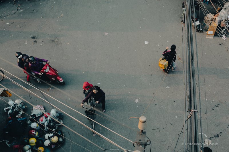 Góc phố nhìn từ ban công