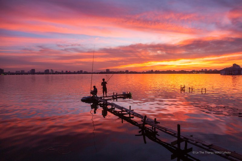 Hoàng hôn hồ Tây