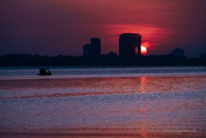 Hoàng hôn hồ Tây