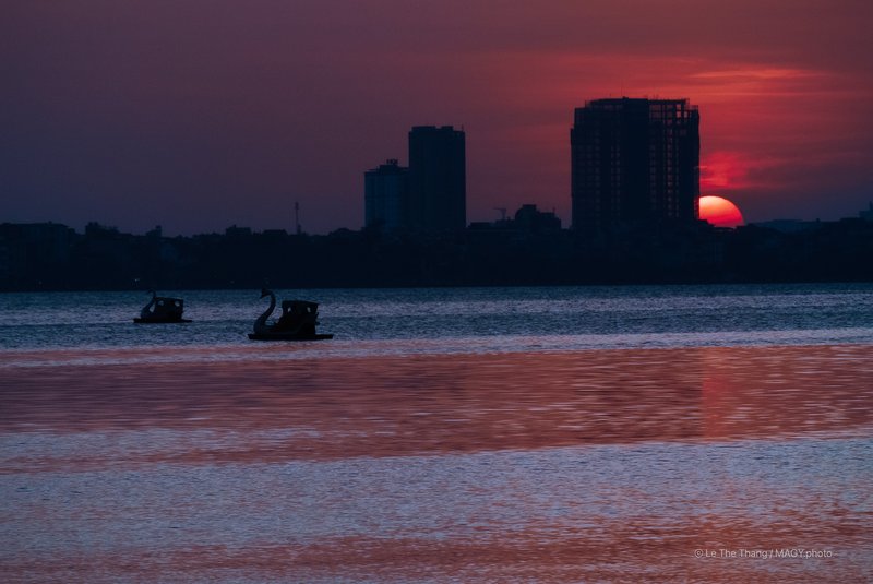 Hoàng hôn hồ Tây
