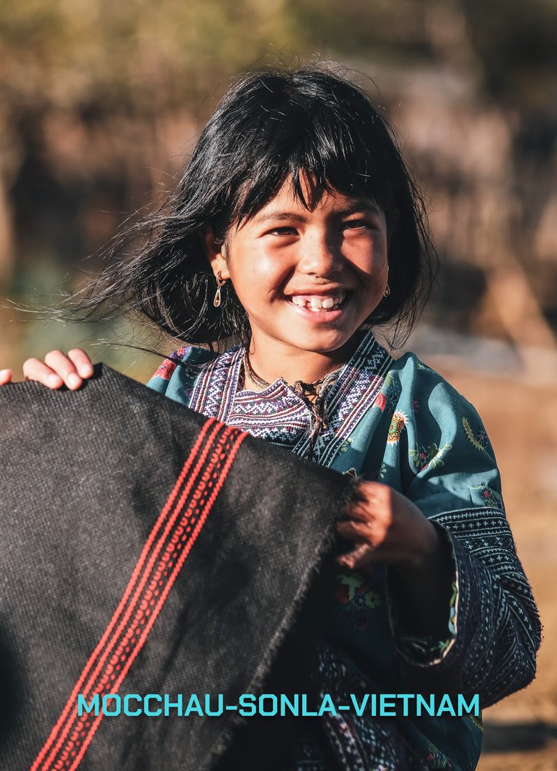 Bé gái Mộc Châu