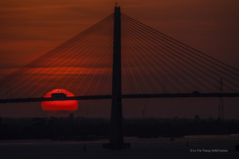 Hoàng hôn cầu Rạch Miễu