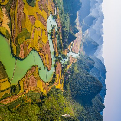 Phong cảnh Trùng Khánh, Cao Bằng với ruộng bậc thang và núi đá vôi đặc trưng.