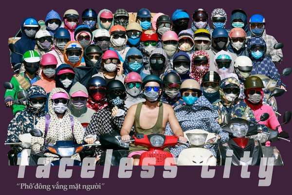 Bức ảnh chụp một nhóm đông người đeo khẩu trang, mũ bảo hiểm và kính râm, ngồi trên xe máy trong môi trường đô thị. Hình ảnh tạo cảm giác về sự đồng nhất và kín đáo trong cuộc sống hiện đại.